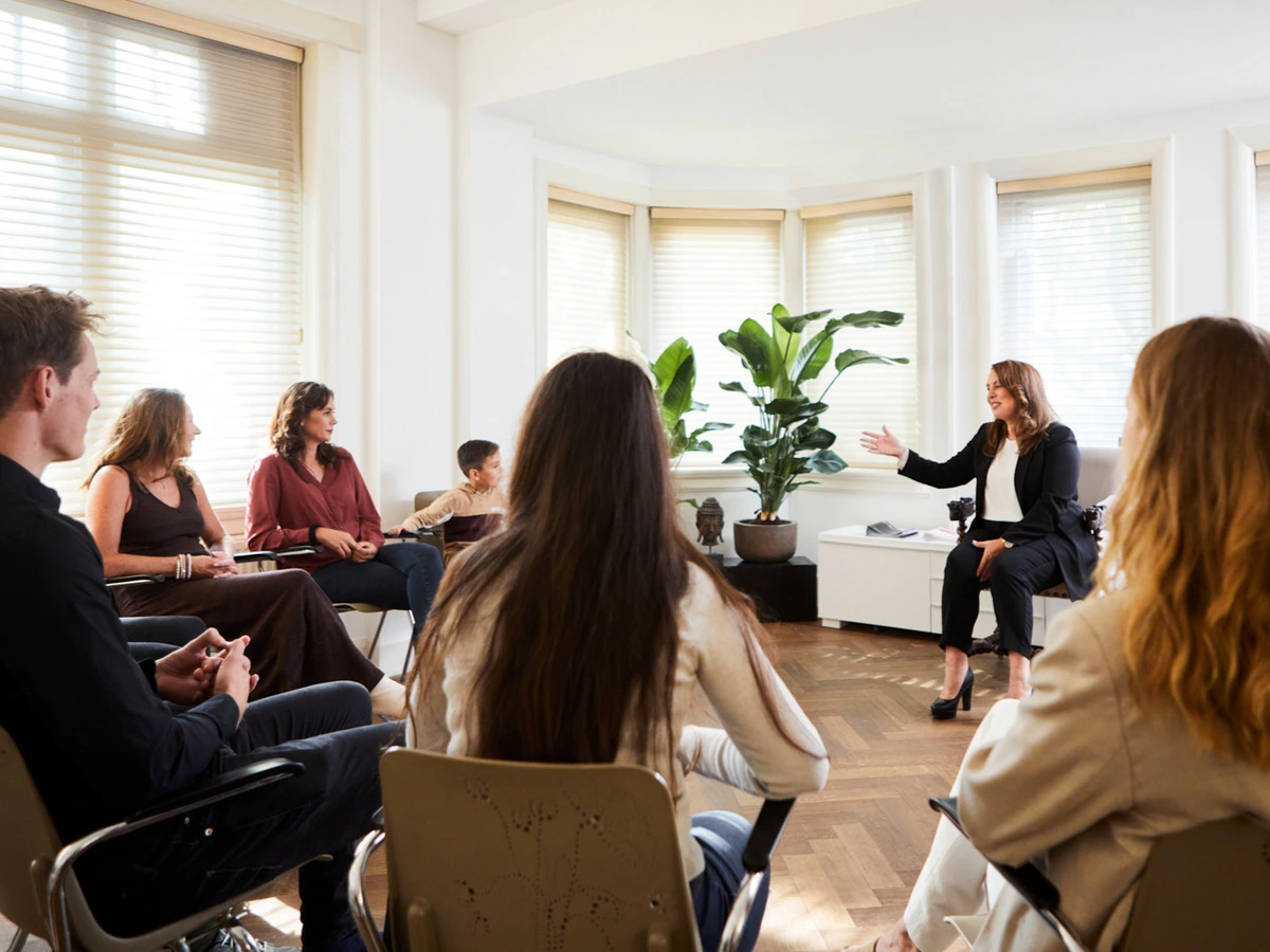 Interaktives Gruppentreffen zur Stottertherapie bei Del Ferro